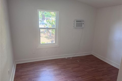 House in Orlando, Florida 5 bedrooms, 167.22 sq.m. № 1766066 - photo 4