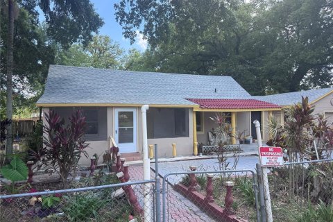 House in Orlando, Florida 5 bedrooms, 167.22 sq.m. № 1766066 - photo 2