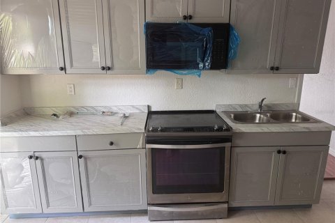 House in Orlando, Florida 5 bedrooms, 167.22 sq.m. № 1766066 - photo 16