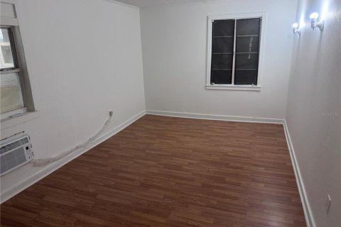 House in Orlando, Florida 5 bedrooms, 167.22 sq.m. № 1766066 - photo 13
