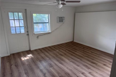House in Orlando, Florida 5 bedrooms, 167.22 sq.m. № 1766066 - photo 10