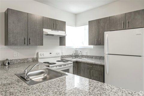Appartement à louer à Hialeah, Floride: 2 chambres, 74.51 m2 № 1763598 - photo 4