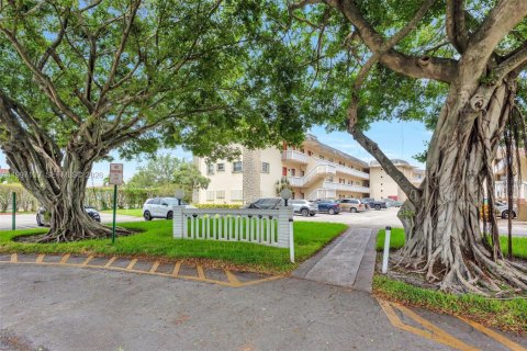 Condo in Lauderhill, Florida, 2 bedrooms  № 2058888 - photo 21