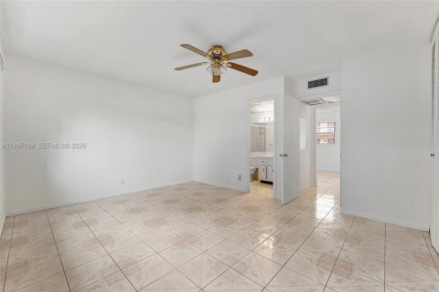 Condo in Lauderhill, Florida, 2 bedrooms  № 2058888 - photo 16