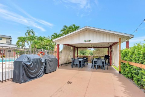 Condo in Lauderhill, Florida, 2 bedrooms  № 2058888 - photo 24