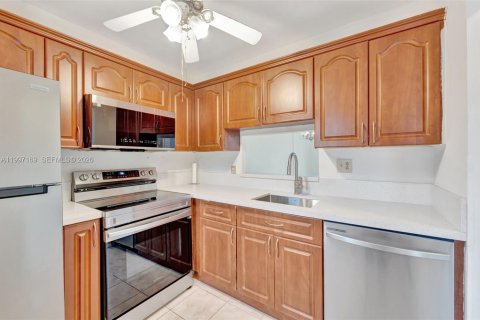 Condo in Lauderhill, Florida, 2 bedrooms  № 2058888 - photo 5