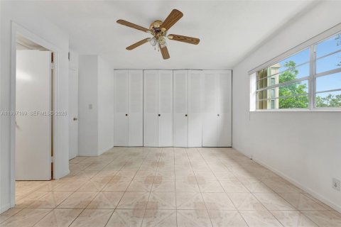 Condo in Lauderhill, Florida, 2 bedrooms  № 2058888 - photo 17