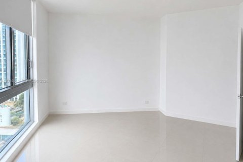 Condo in Miami, Florida, 1 bedroom  № 2087995 - photo 3