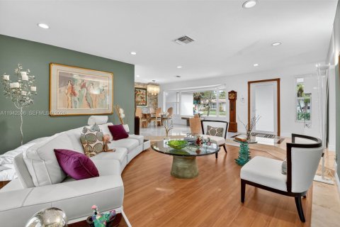 Villa ou maison à vendre à Miami, Floride: 3 chambres, 209.59 m2 № 2059810 - photo 8