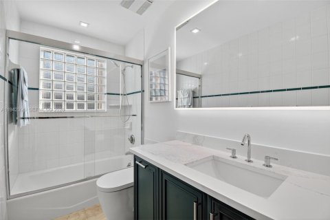 Villa ou maison à vendre à Miami, Floride: 3 chambres, 209.59 m2 № 2059810 - photo 30