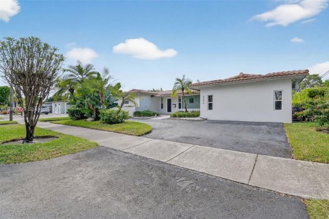 Villa ou maison à vendre à Miami, Floride: 3 chambres, 209.59 m2 № 2059810 - photo 3
