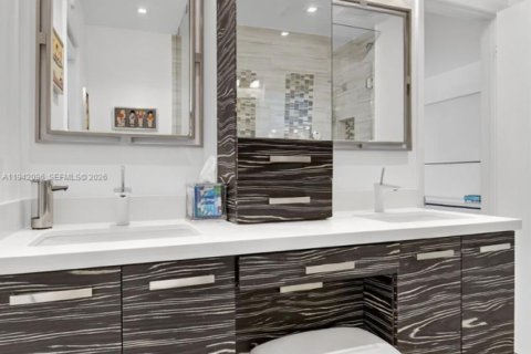 Villa ou maison à vendre à Miami, Floride: 3 chambres, 209.59 m2 № 2059810 - photo 26