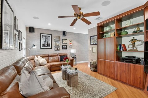 Villa ou maison à vendre à Miami, Floride: 3 chambres, 209.59 m2 № 2059810 - photo 19