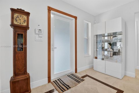 Villa ou maison à vendre à Miami, Floride: 3 chambres, 209.59 m2 № 2059810 - photo 5