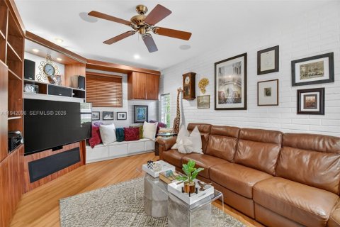 Villa ou maison à vendre à Miami, Floride: 3 chambres, 209.59 m2 № 2059810 - photo 18