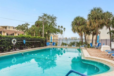 Condominio en venta en Clearwater, Florida, 2 dormitorios, 121.7 m2 № 1733571 - foto 22
