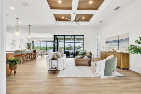 House in Port Charlotte, Florida 4 bedrooms, 227.61 sq.m. № 2119252