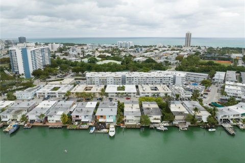 Снять в аренду квартиру в Майами-Бич, Флорида 1 спальня, № 1949467 - фото 9