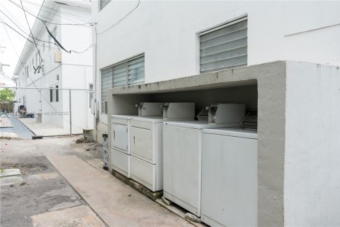 Снять в аренду квартиру в Майами-Бич, Флорида 1 спальня, № 1949467 - фото 12