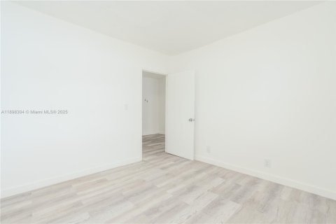 Снять в аренду квартиру в Майами-Бич, Флорида 1 спальня, № 1949467 - фото 7