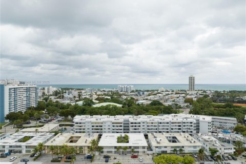 Снять в аренду квартиру в Майами-Бич, Флорида 1 спальня, № 1949467 - фото 10