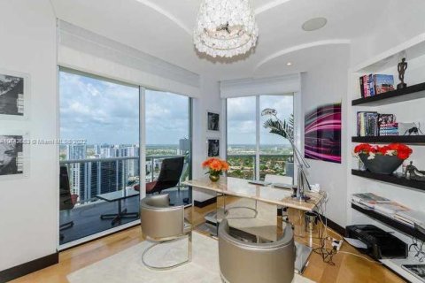 Condo in Aventura, Florida, 5 bedrooms № 2060189 - photo 14