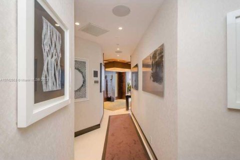 Condo in Aventura, Florida, 5 bedrooms № 2060189 - photo 12