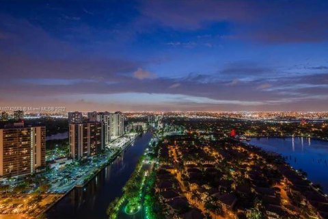 Condo in Aventura, Florida, 5 bedrooms № 2060189 - photo 2