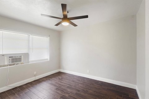 Immobilier commercial à vendre à Fort Lauderdale, Floride: 259.38 m2 № 2184894 - photo 11