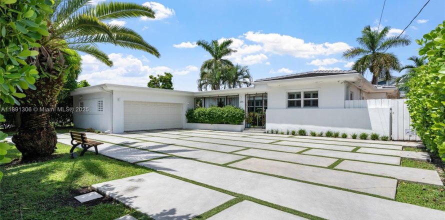 Casa en North Miami, Florida 2 dormitorios, 173.63 m2 № 1944574