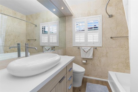 Casa en venta en North Miami, Florida, 2 dormitorios, 173.63 m2 № 1944574 - foto 27