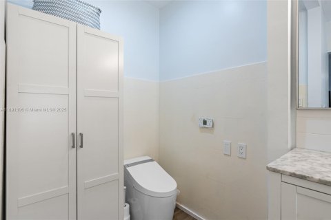Casa en venta en North Miami, Florida, 2 dormitorios, 173.63 m2 № 1944574 - foto 25