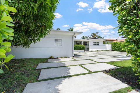 Casa en venta en North Miami, Florida, 2 dormitorios, 173.63 m2 № 1944574 - foto 3