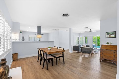Casa en venta en North Miami, Florida, 2 dormitorios, 173.63 m2 № 1944574 - foto 10