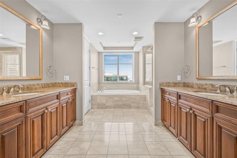 Condo in Saint Petersburg, Florida, 3 bedrooms  № 1909104 - photo 24