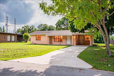 House in Sebring, Florida 2 bedrooms, 95.88 sq.m. № 1904755 - photo 1