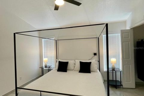 Casa en venta en Kissimmee, Florida, 6 dormitorios, 198.44 m2 № 1789971 - foto 14