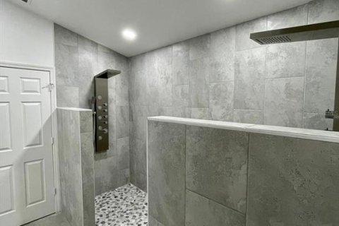 Casa en venta en Kissimmee, Florida, 6 dormitorios, 198.44 m2 № 1789971 - foto 13