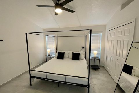 Casa en venta en Kissimmee, Florida, 6 dormitorios, 198.44 m2 № 1789971 - foto 17