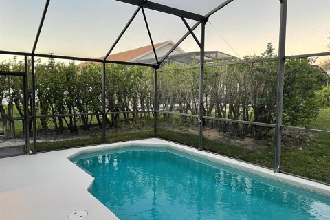 Casa en venta en Kissimmee, Florida, 6 dormitorios, 198.44 m2 № 1789971 - foto 4