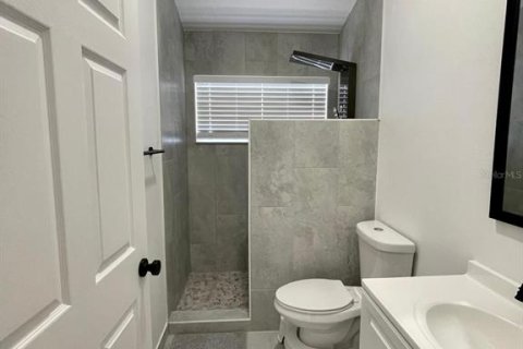 Casa en venta en Kissimmee, Florida, 6 dormitorios, 198.44 m2 № 1789971 - foto 25