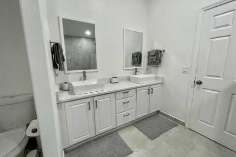 Casa en venta en Kissimmee, Florida, 6 dormitorios, 198.44 m2 № 1789971 - foto 12