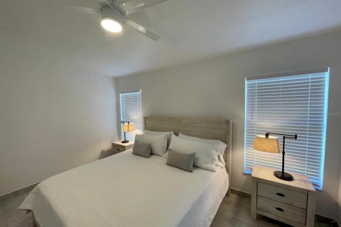 Casa en venta en Kissimmee, Florida, 6 dormitorios, 198.44 m2 № 1789971 - foto 10