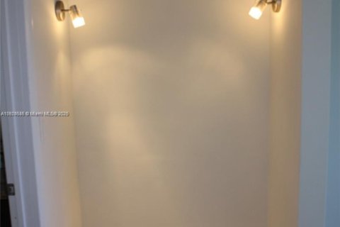 Condo in Aventura, Florida, 1 bedroom  № 1790428 - photo 13