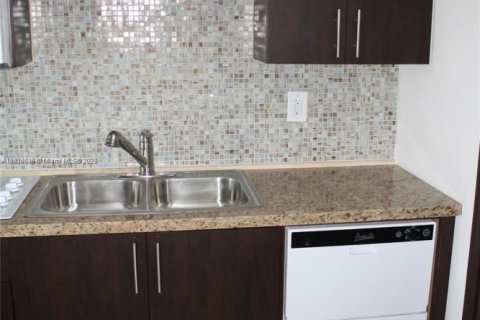 Condo in Aventura, Florida, 1 bedroom  № 1790428 - photo 4