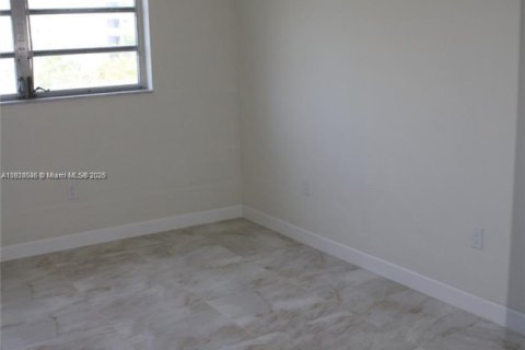 Condo in Aventura, Florida, 1 bedroom  № 1790428 - photo 10