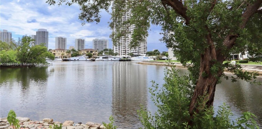 Condo in Aventura, Florida, 1 bedroom  № 1790428