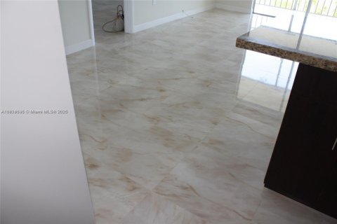 Condo in Aventura, Florida, 1 bedroom  № 1790428 - photo 12