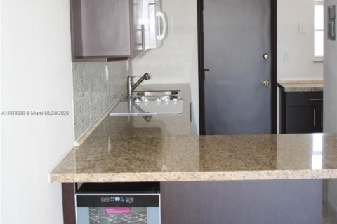 Condo in Aventura, Florida, 1 bedroom  № 1790428 - photo 5