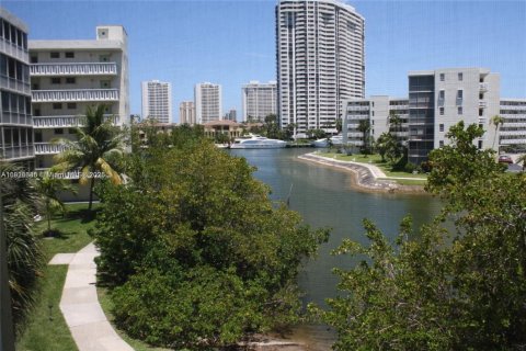 Condo in Aventura, Florida, 1 bedroom  № 1790428 - photo 2